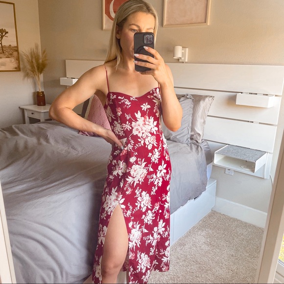 Abercrombie & Fitch Dresses & Skirts - Abercrombie x The Knot Best Dressed Red Floral Midi Dress